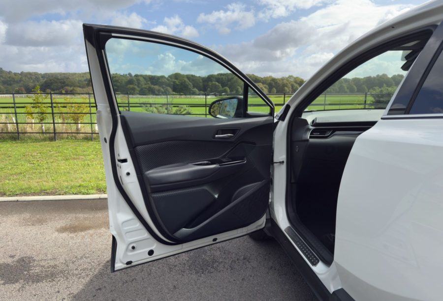 2022 Toyota C-HR 1.8 Hybrid Design 5dr CVT for sale at Hofmanns