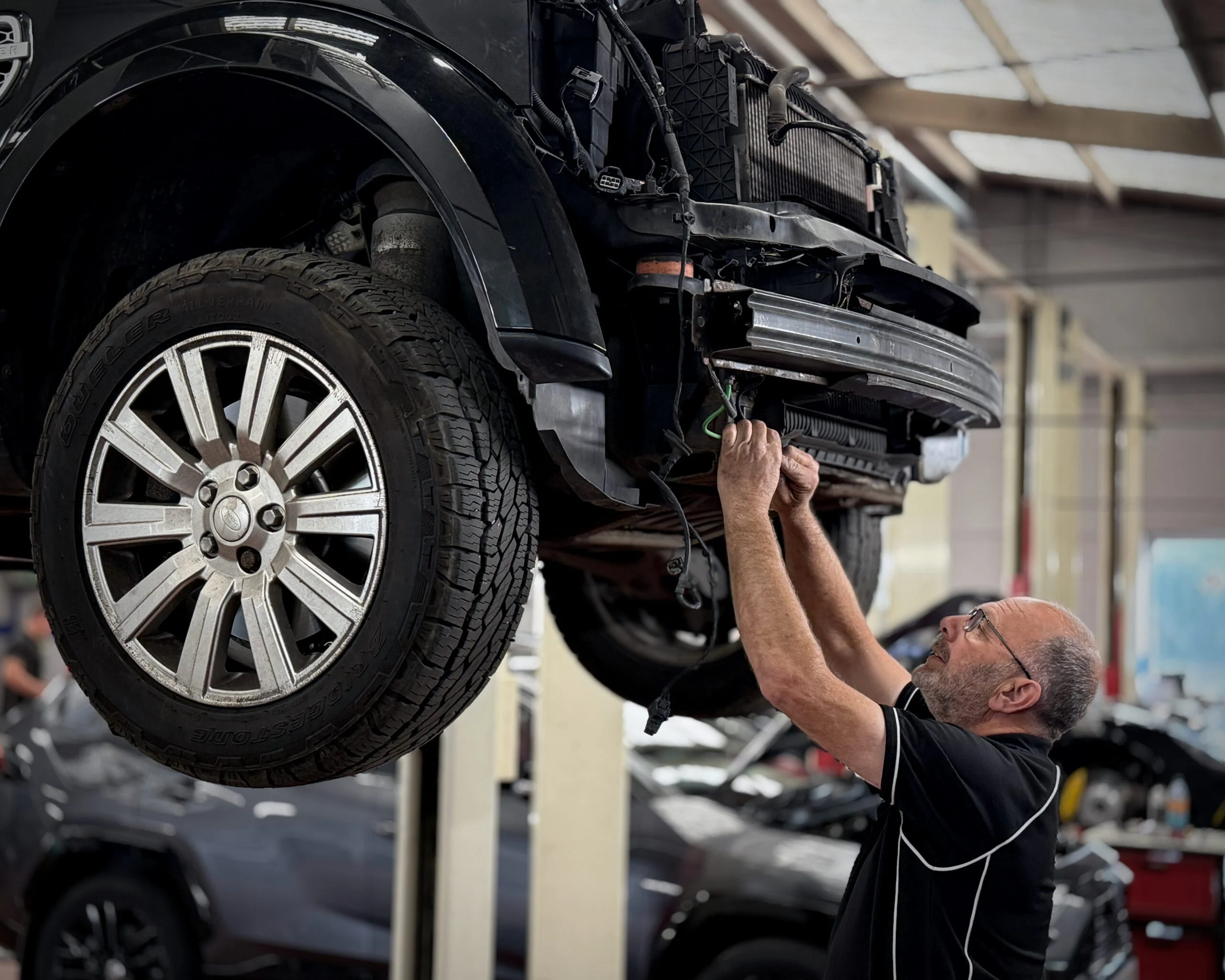 LandRover_CarBodyRepairs-scaled-1.webp