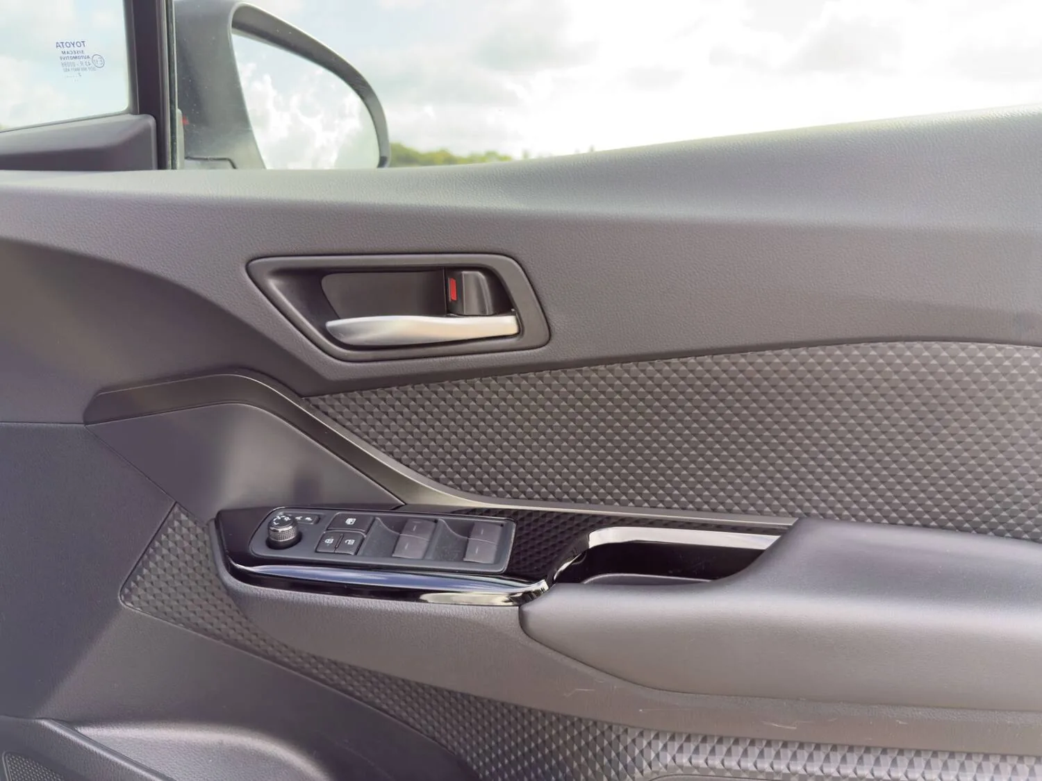 2022 Toyota C-HR 1.8 Hybrid Design 5dr CVT for sale at Hofmanns