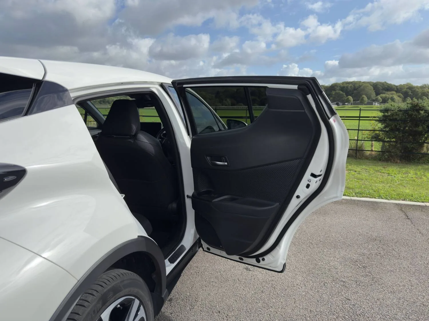 2022 Toyota C-HR 1.8 Hybrid Design 5dr CVT for sale at Hofmanns