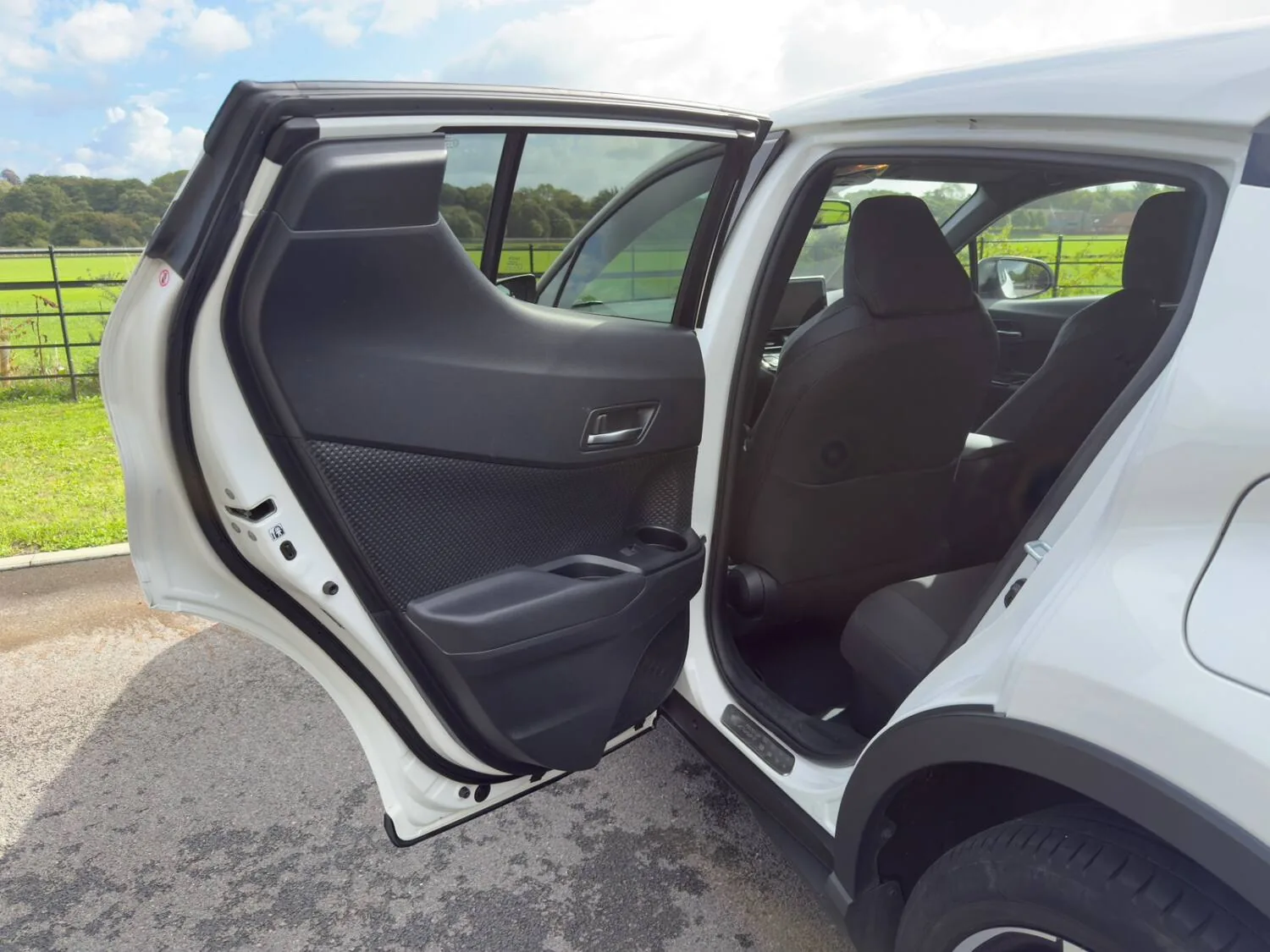 2022 Toyota C-HR 1.8 Hybrid Design 5dr CVT for sale at Hofmanns