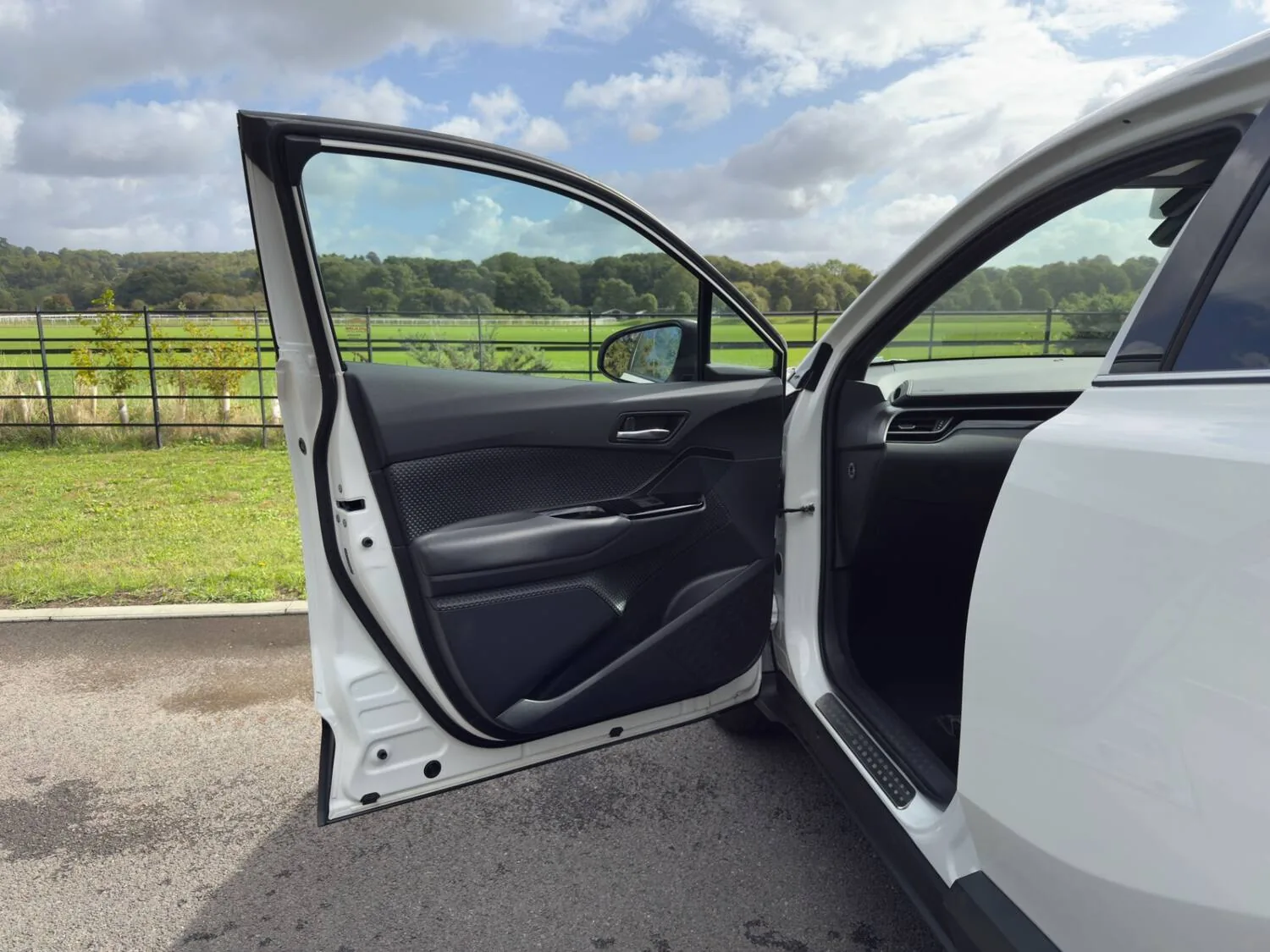 2022 Toyota C-HR 1.8 Hybrid Design 5dr CVT for sale at Hofmanns
