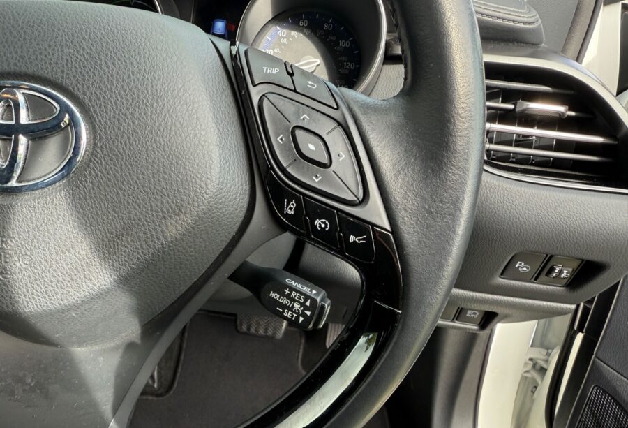2022 Toyota C-HR 1.8 Hybrid Design 5dr CVT for sale at Hofmanns