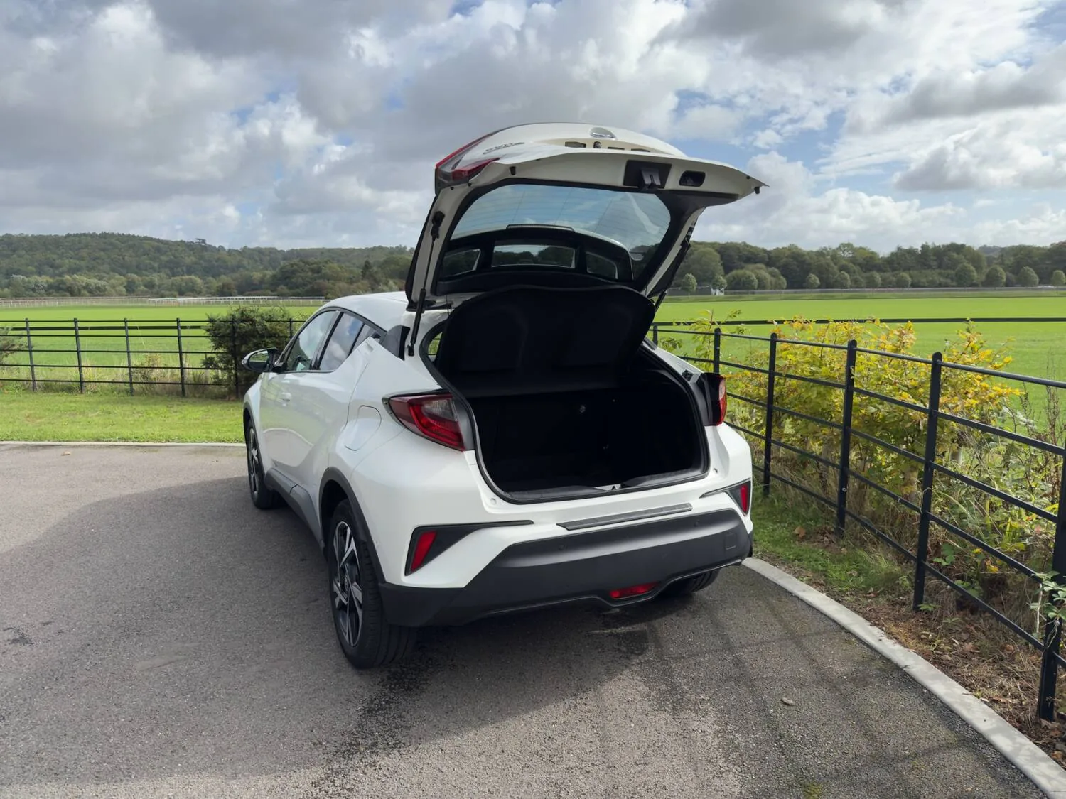 2022 Toyota C-HR 1.8 Hybrid Design 5dr CVT for sale at Hofmanns