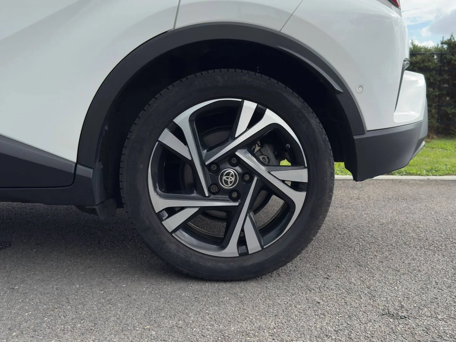 2022 Toyota C-HR 1.8 Hybrid Design 5dr CVT for sale at Hofmanns