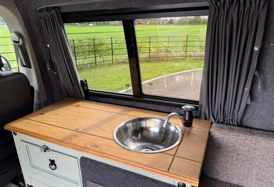2015 Volkswagen Transporter 2.0 TDI 102PS Highline Van for sale at Hofmanns