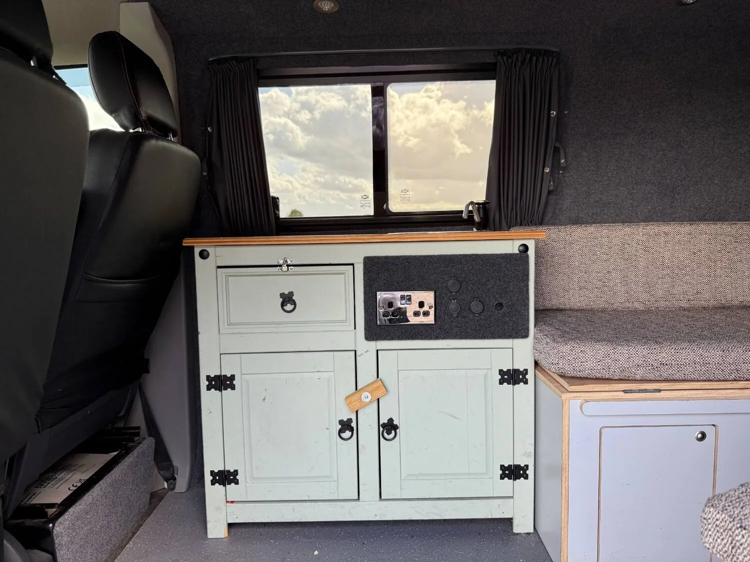 2015 Volkswagen Transporter 2.0 TDI 102PS Highline Van for sale at Hofmanns