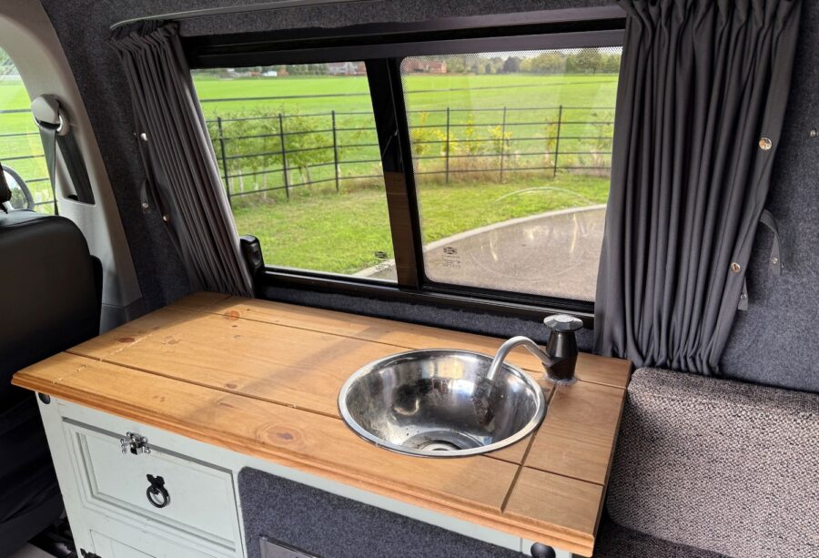 2015 Volkswagen Transporter 2.0 TDI 102PS Highline Van for sale at Hofmanns