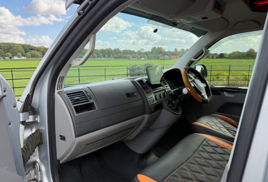 2015 Volkswagen Transporter 2.0 TDI 102PS Highline Van for sale at Hofmanns
