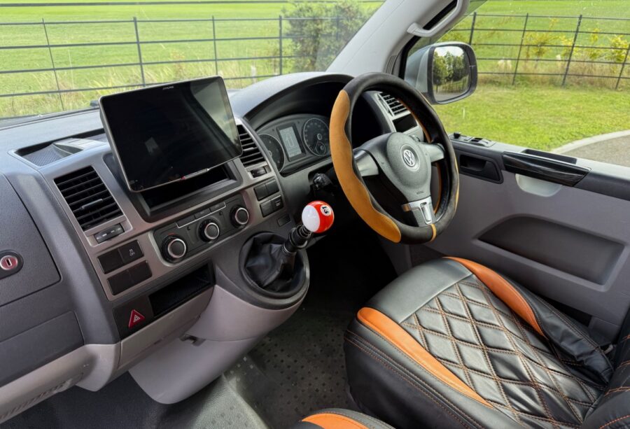 2015 Volkswagen Transporter 2.0 TDI 102PS Highline Van for sale at Hofmanns