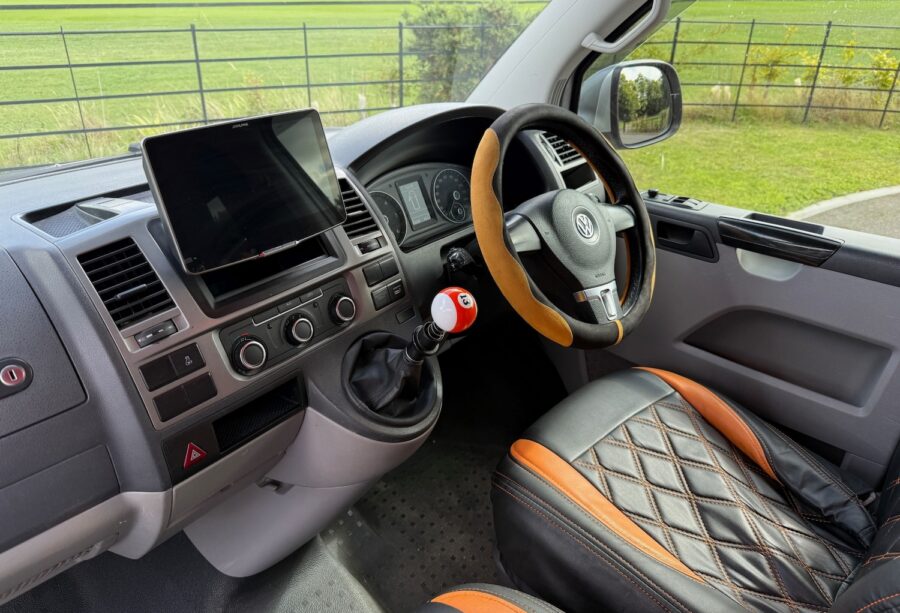 2015 Volkswagen Transporter 2.0 TDI 102PS Highline Van for sale at Hofmanns