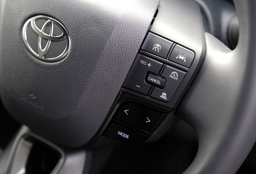 2024 Toyota C-HR 1.8 Hybrid Design 5dr CVT for sale at Hofmanns