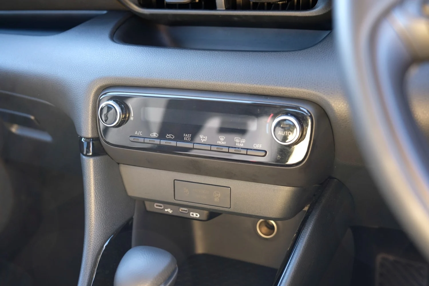 2024 Toyota Yaris 1.5 Hybrid Design 5dr CVT for sale at Hofmanns