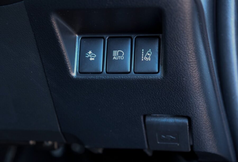2018 Toyota Yaris 1.5 Hybrid Icon Tech 5dr CVT for sale at Hofmanns